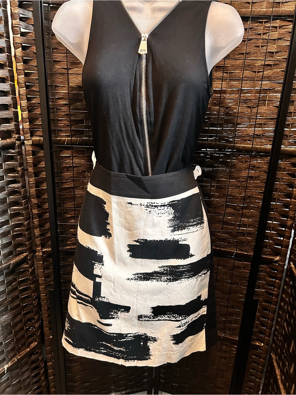 Ann Taylor Black & White Brushstroke pencil Skirt size 12